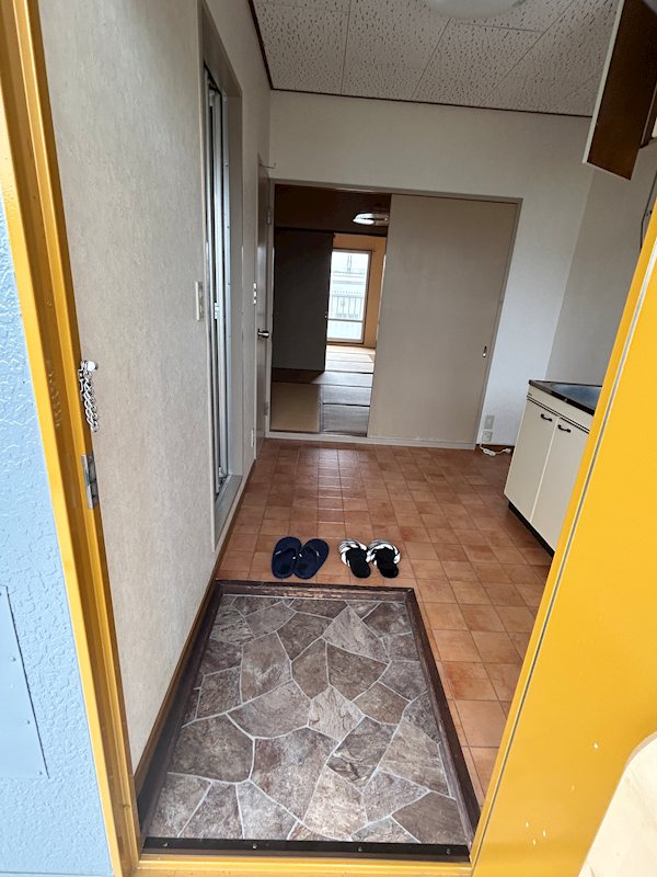 スカッとハイツ 玄関