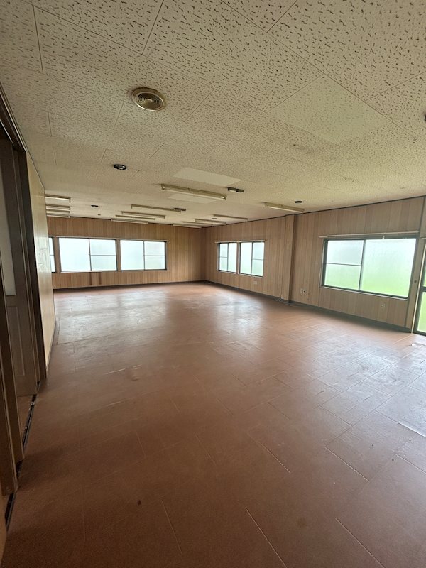 西の土居2丁目1-60店舗付き貸家 リビング