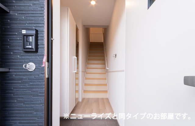 プラス　オン 玄関