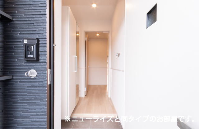 プラス　オン 玄関