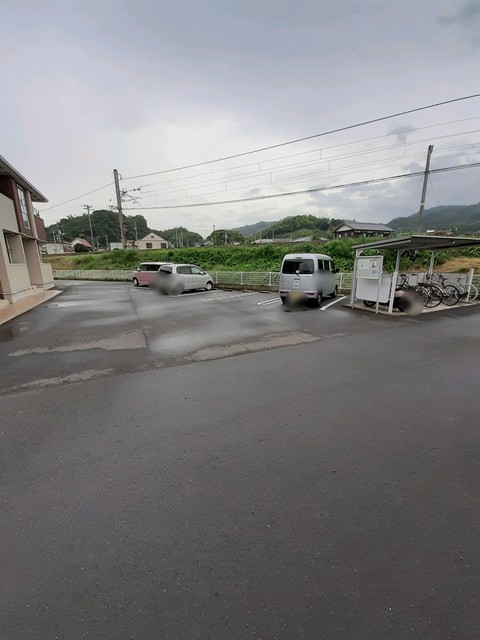 モナ・ヴェイルⅡ 駐車場