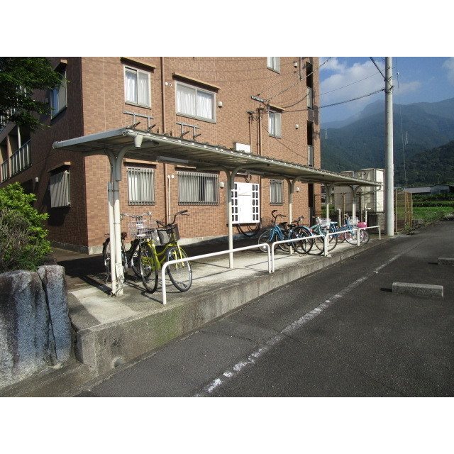 デロス その他