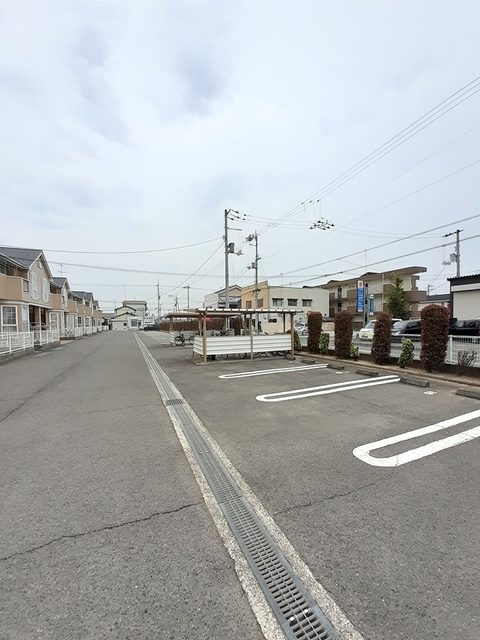 ロータス・高田Ｃ 駐車場