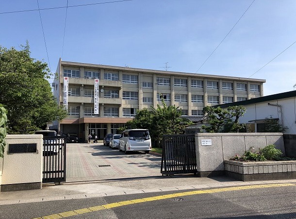 ハイツ山西 中学校