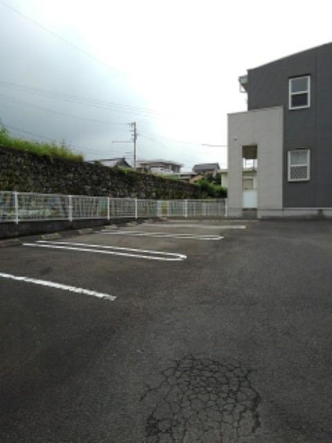 ヴィラ・ソレイユＡ 駐車場