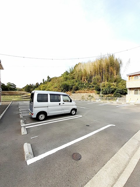 ルーチェ・スバル 駐車場