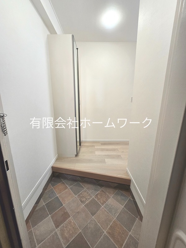 レジ東郷 玄関