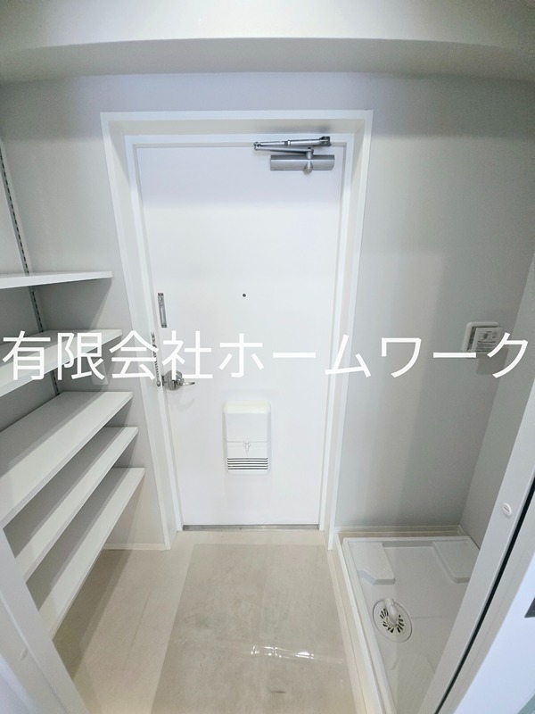 ロイヤルハイツ新高円寺 玄関
