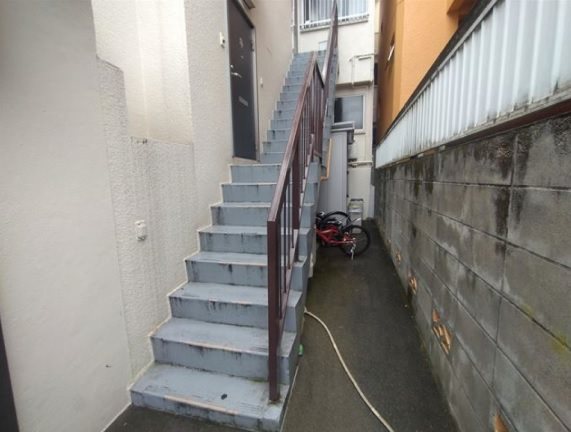 若月ビル 玄関