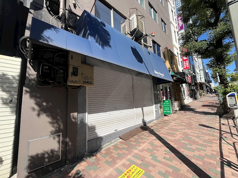 的場ビル 玄関