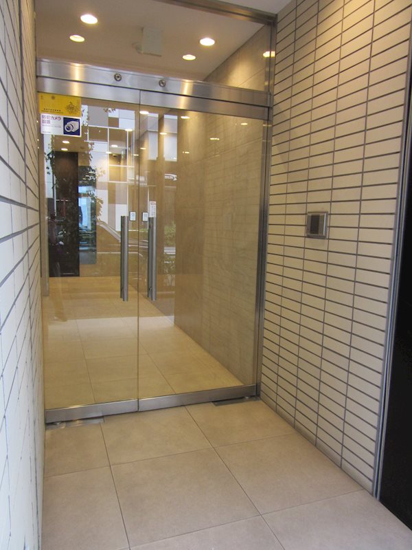 千代田西井ビル 玄関