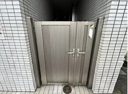 カミデビル 玄関