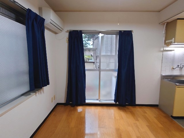 秋谷マンション リビング