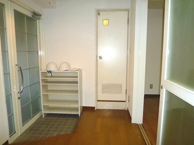 コスモ新中野 玄関