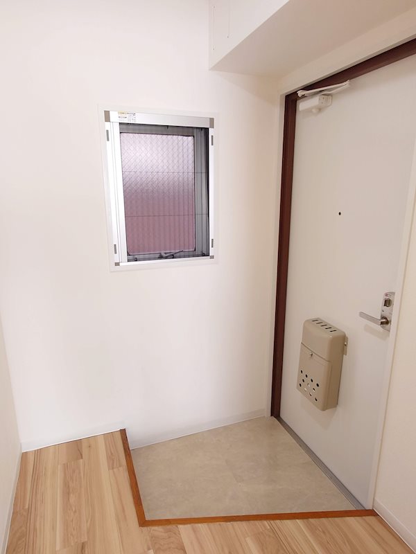 メゾンブロア 玄関