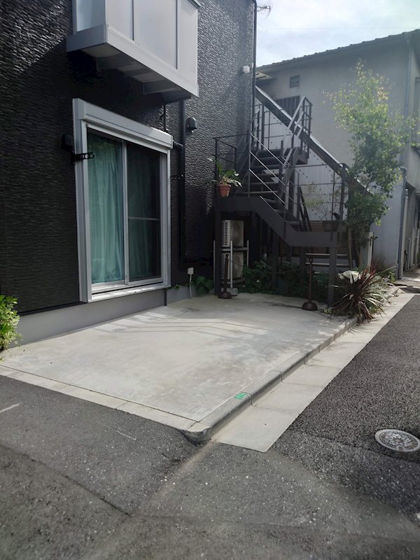 ハイム弥生駐車場 玄関