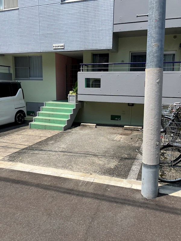Ｋコートヤード駐車場 玄関