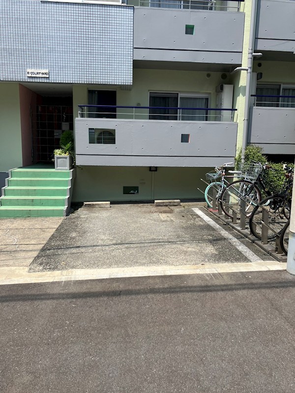 Ｋコートヤード駐車場 リビング