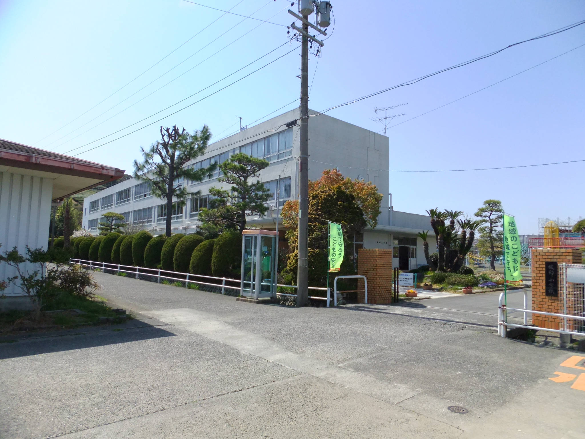 アドミラブール 小学校