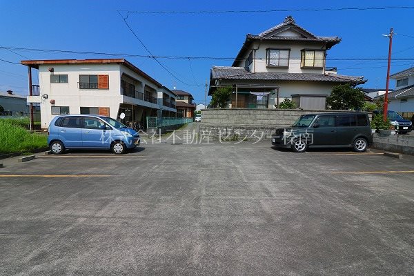 コーポ赤塚B 駐車場
