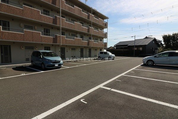 グランデⅡ 駐車場