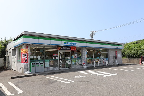 ヴィラ　オルテンシアB コンビニ