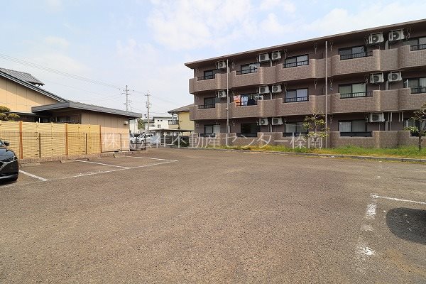 ヴェルデコート 駐車場
