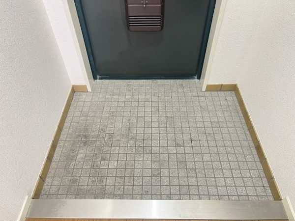 ヴィラ諸口 玄関