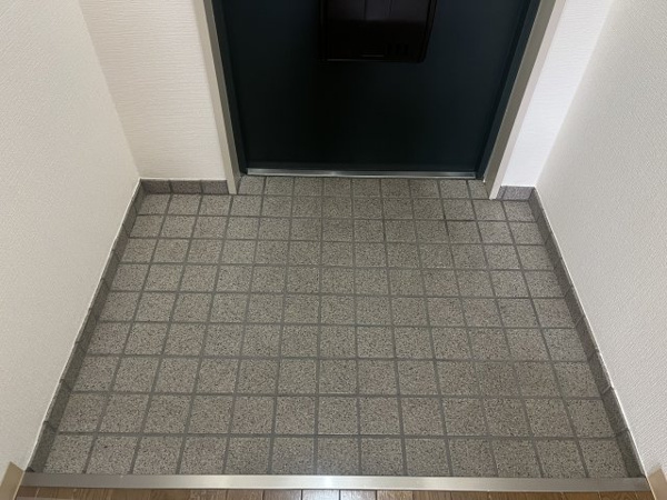 メゾン交楽園弐番館 玄関