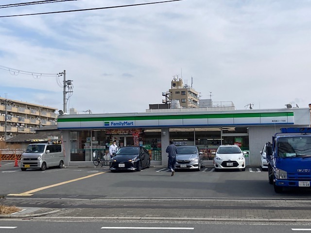 LUMINOUS鶴見 コンビニ