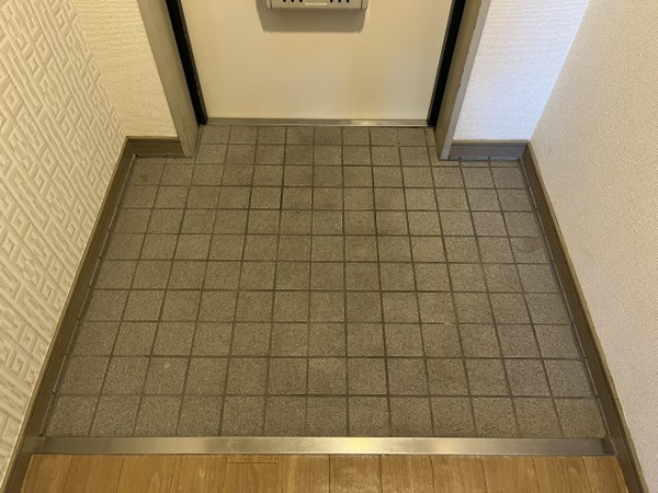 ロイヤル鶴見 玄関