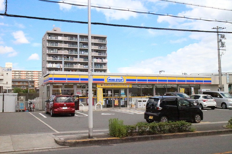 T&ACOURT コンビニ