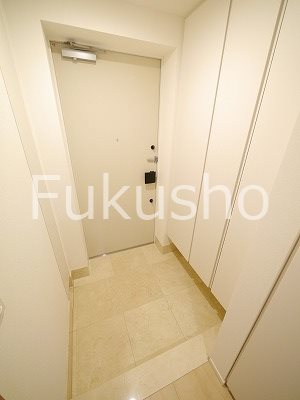 ラセルコート元町 玄関
