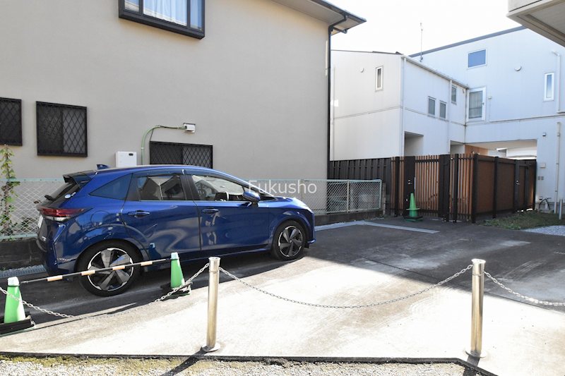 カーサヴァリエッタ岸谷 駐車場