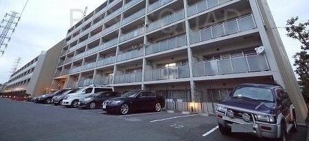 ピエス綱島 駐車場