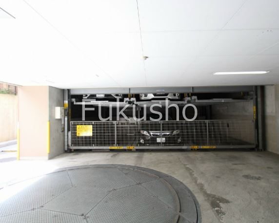 クリオ黄金町弐番館 駐車場