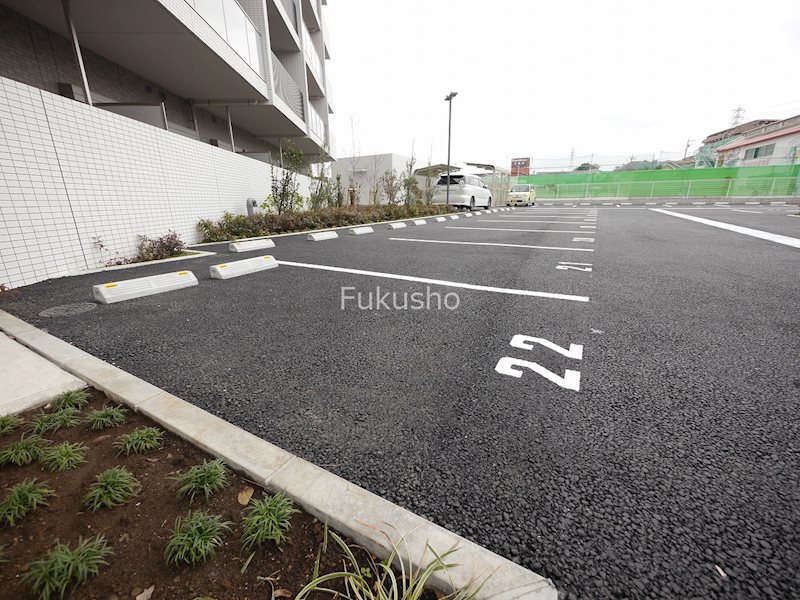ルミナーレテラス二俣川 駐車場