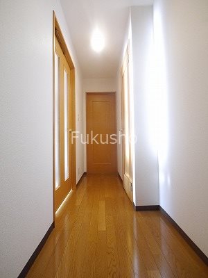 ルミエール妙蓮寺Ⅱ  玄関