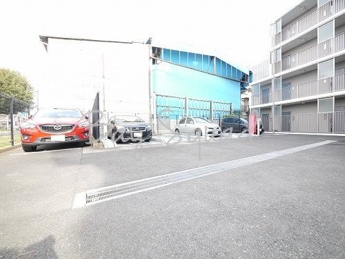 グレイスコート大倉山  駐車場