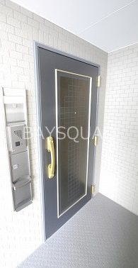 ライオンズステージ関内メダリオン 玄関