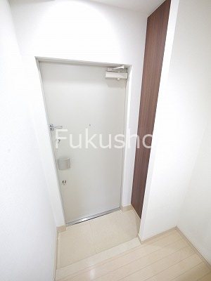 レグラス横浜西口   玄関