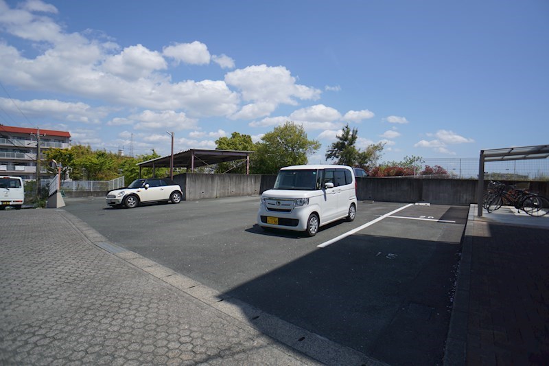 アビタシオンⅡ 駐車場