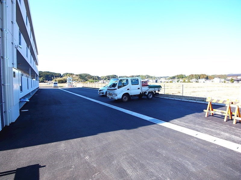 アソシエ PLUS 駐車場