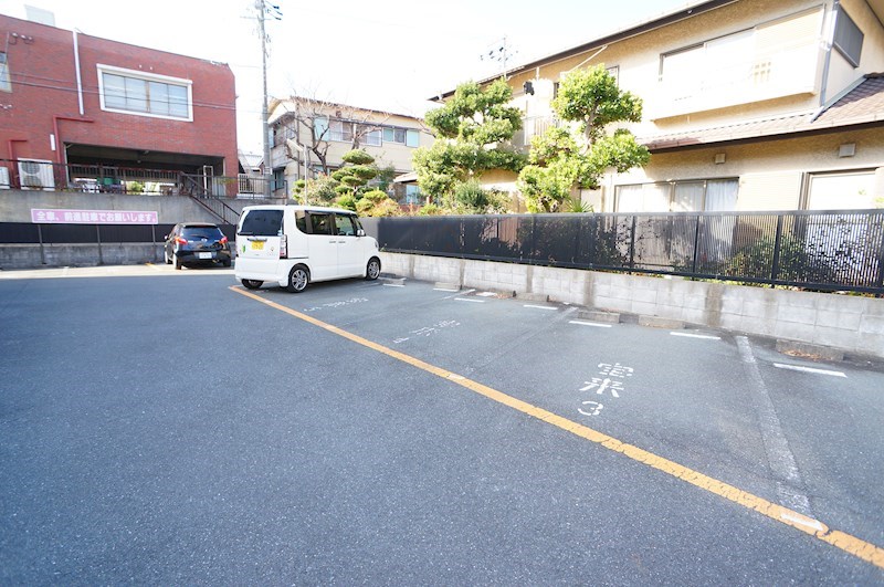 トゥレジャー 駐車場