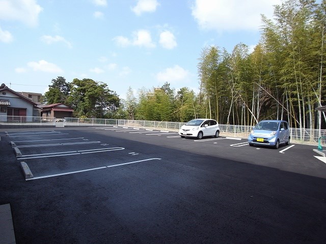 レンソイス 駐車場