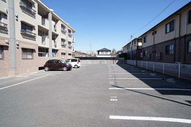 ルミナス 駐車場