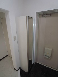 初生パークハイツ 玄関