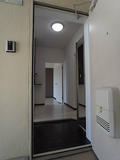 初生パークハイツ 玄関