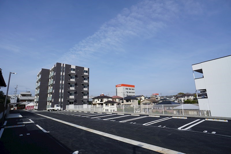 グランエミシス 駐車場
