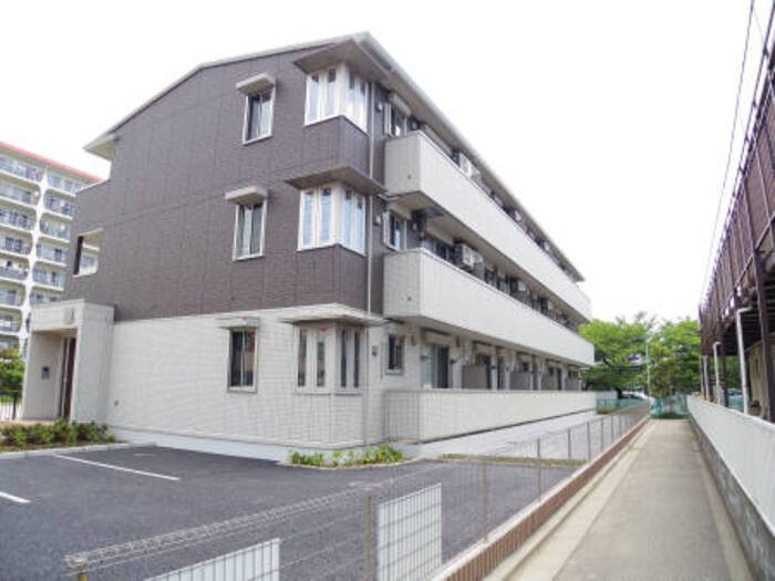 ロブレコート 駐車場